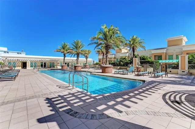 $515,000 | 800 North Tamiami Trail, Unit 212, Sarasota, FL 34236