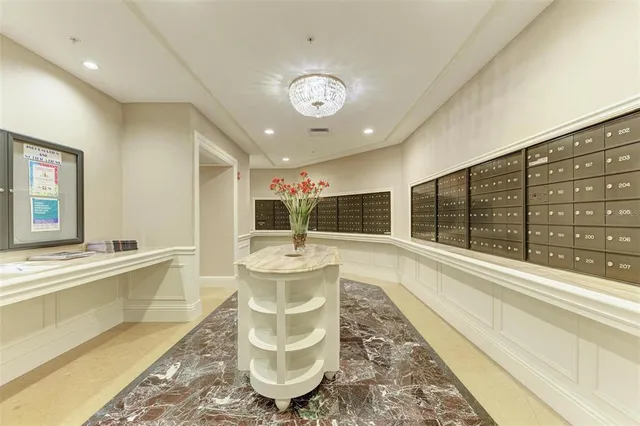 $515,000 | 800 North Tamiami Trail, Unit 212, Sarasota, FL 34236