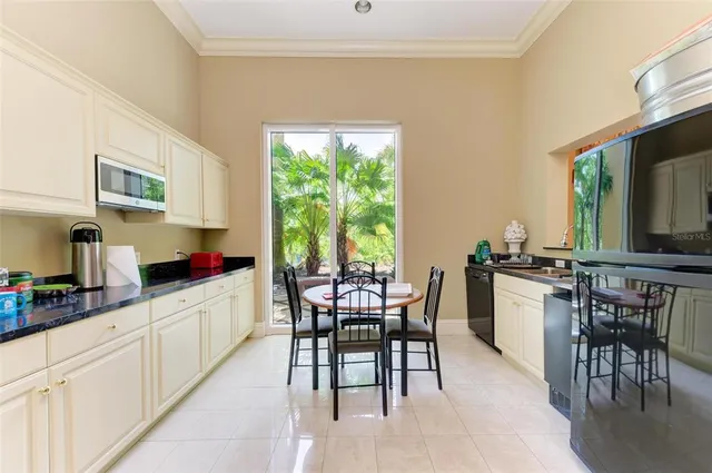 $515,000 | 800 North Tamiami Trail, Unit 212, Sarasota, FL 34236