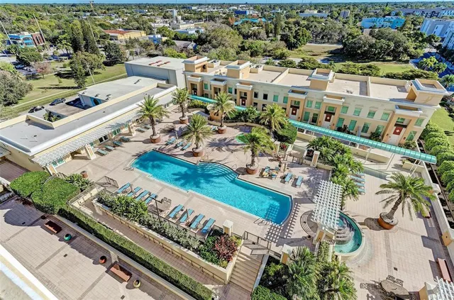 $515,000 | 800 North Tamiami Trail, Unit 212, Sarasota, FL 34236