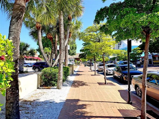 $515,000 | 800 North Tamiami Trail, Unit 212, Sarasota, FL 34236