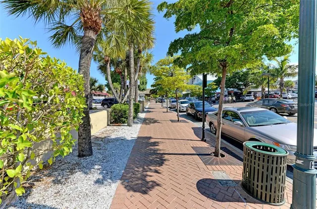 $515,000 | 800 North Tamiami Trail, Unit 212, Sarasota, FL 34236