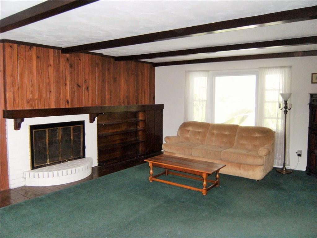 1746 Locust Road Sewickley, PA 15143 - Photo 8 of 25 Living Room