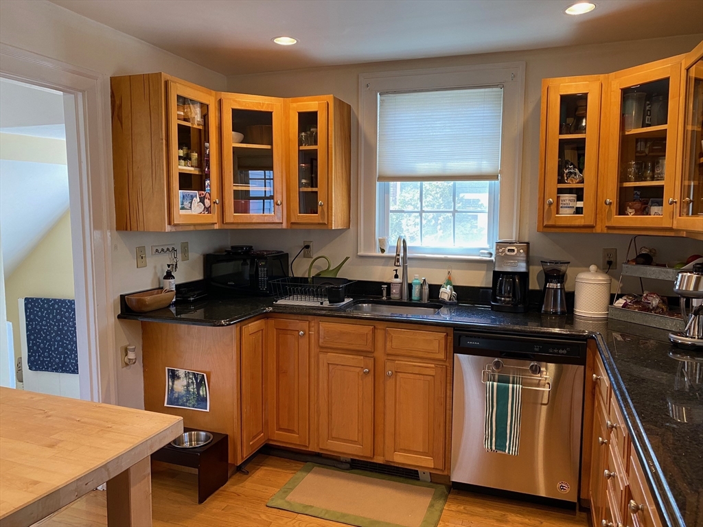 22 Cleveland Road Wellesley, MA 02481 - Photo 3 of 22