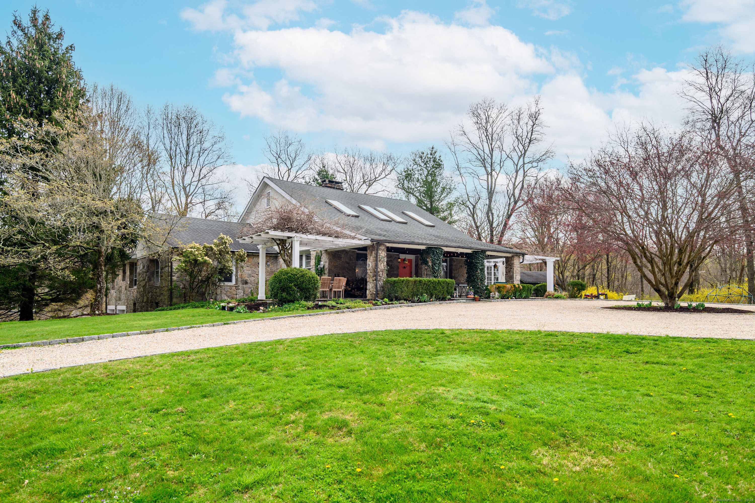 58 Woodchuck Lane Ridgefield, CT 06877 - Photo 4 of 38 Gallery Image 4