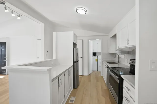 $3,900 | 9 Crescent Park Road, Westport, CT 06880