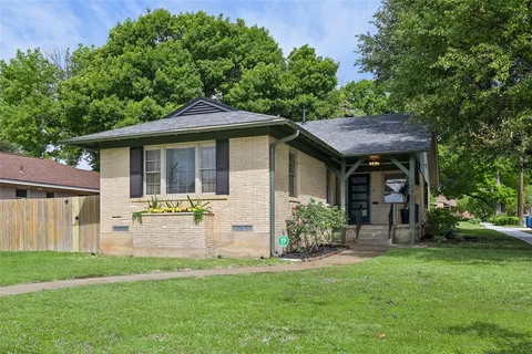 $475,000 | 2403 West Colorado Boulevard, Dallas, TX 75211