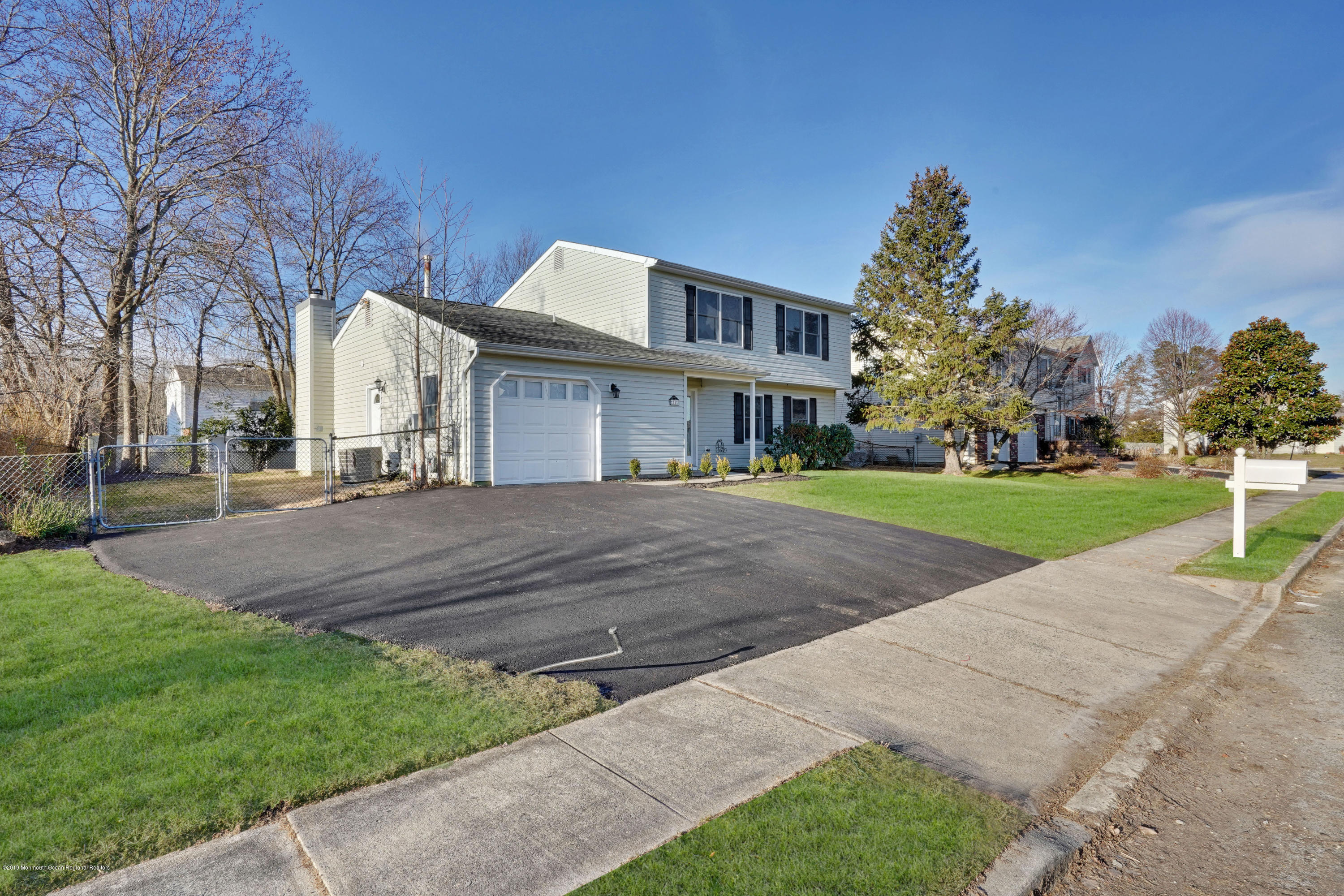 31 Peachstone Road Howell, NJ 07731 - Photo 4 of 40 004_mjb00026-mjb00030_1