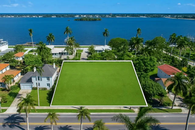 a view of a tennis court