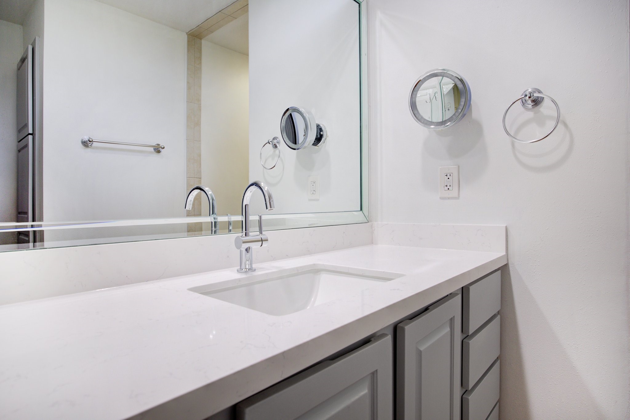 5220 Weslayan Street, Unit 310 Houston, TX 77005 - Photo 15 of 18 a bathroom with a sink and a mirror