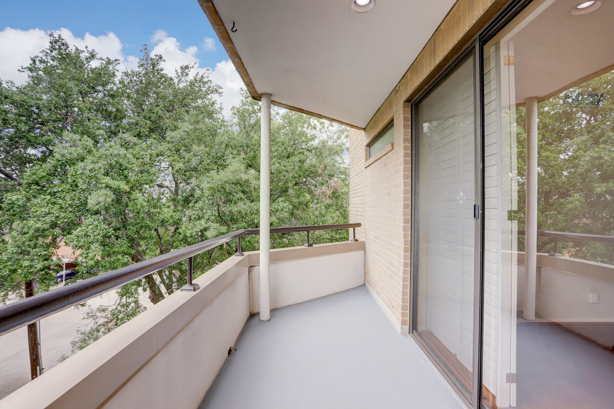 5220 Weslayan Street, Unit 310 Houston, TX 77005 - Photo 16 of 18 a view of a balcony with lake view