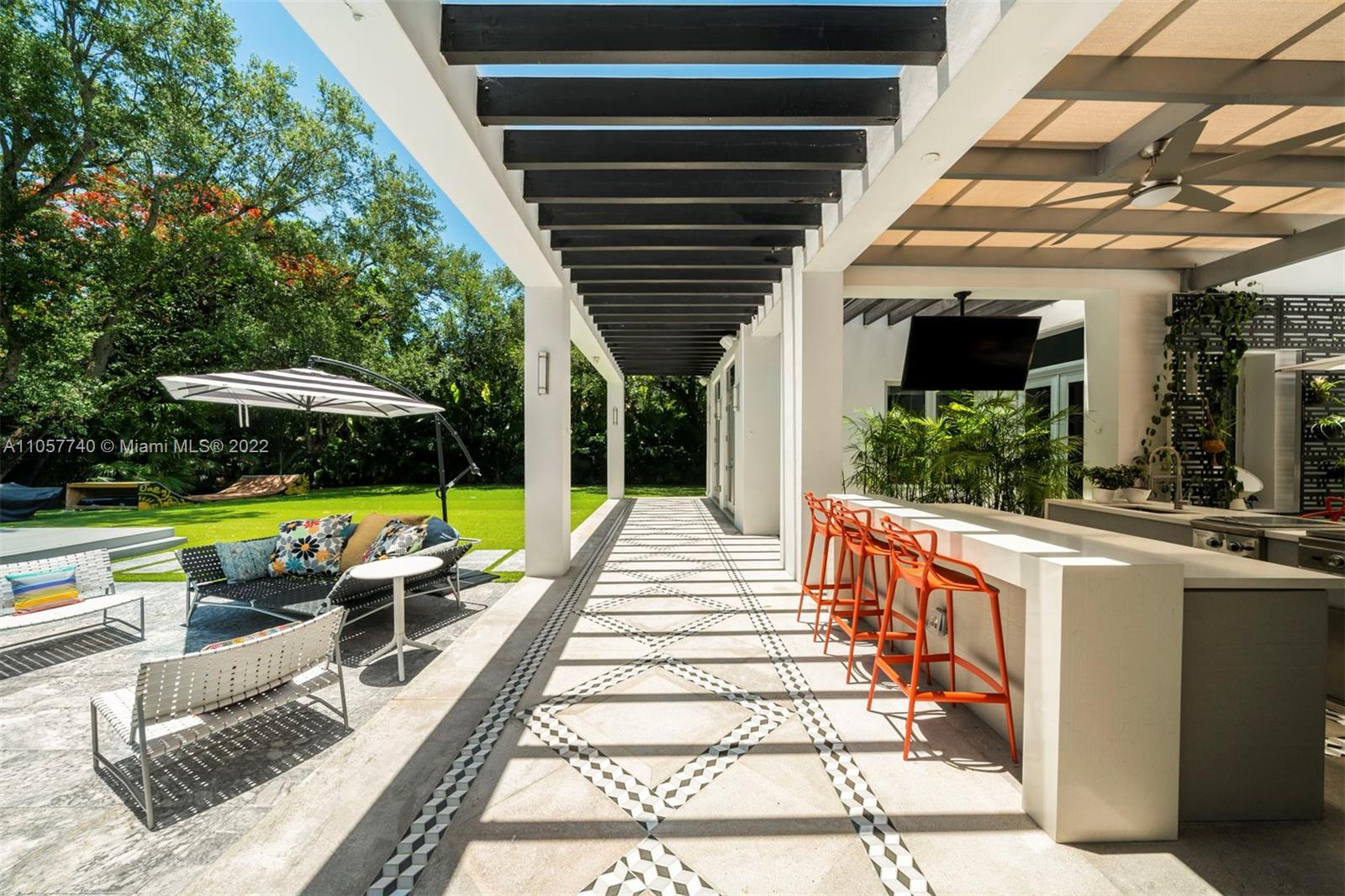 5030 Davis Road Miami, FL 33143 - Photo 18 of 29 a view of a patio with a table and chairs