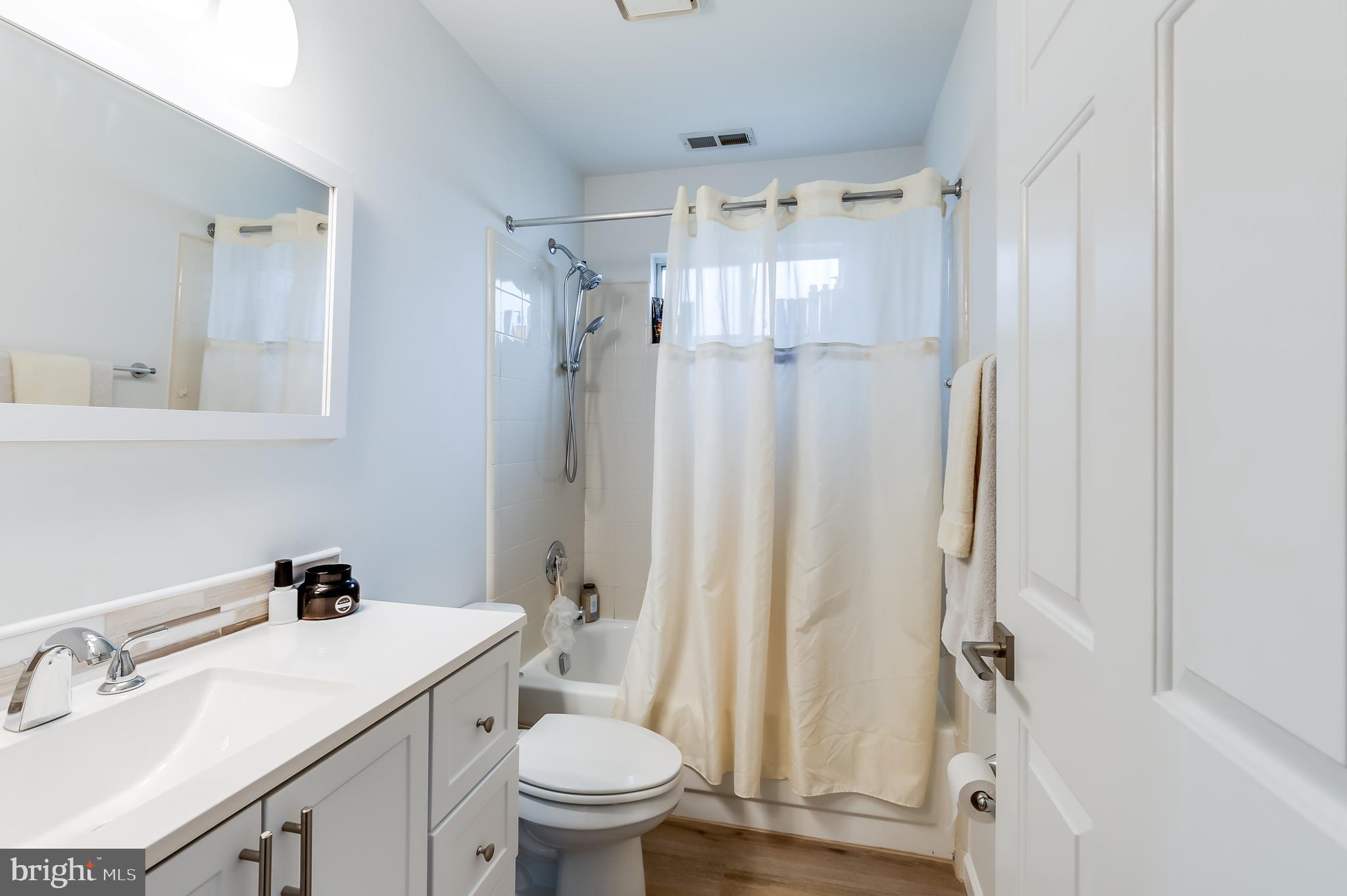 29 Stratford Road Southampton, NJ 08088 - Photo 20 of 35 Main Updated Bathroom