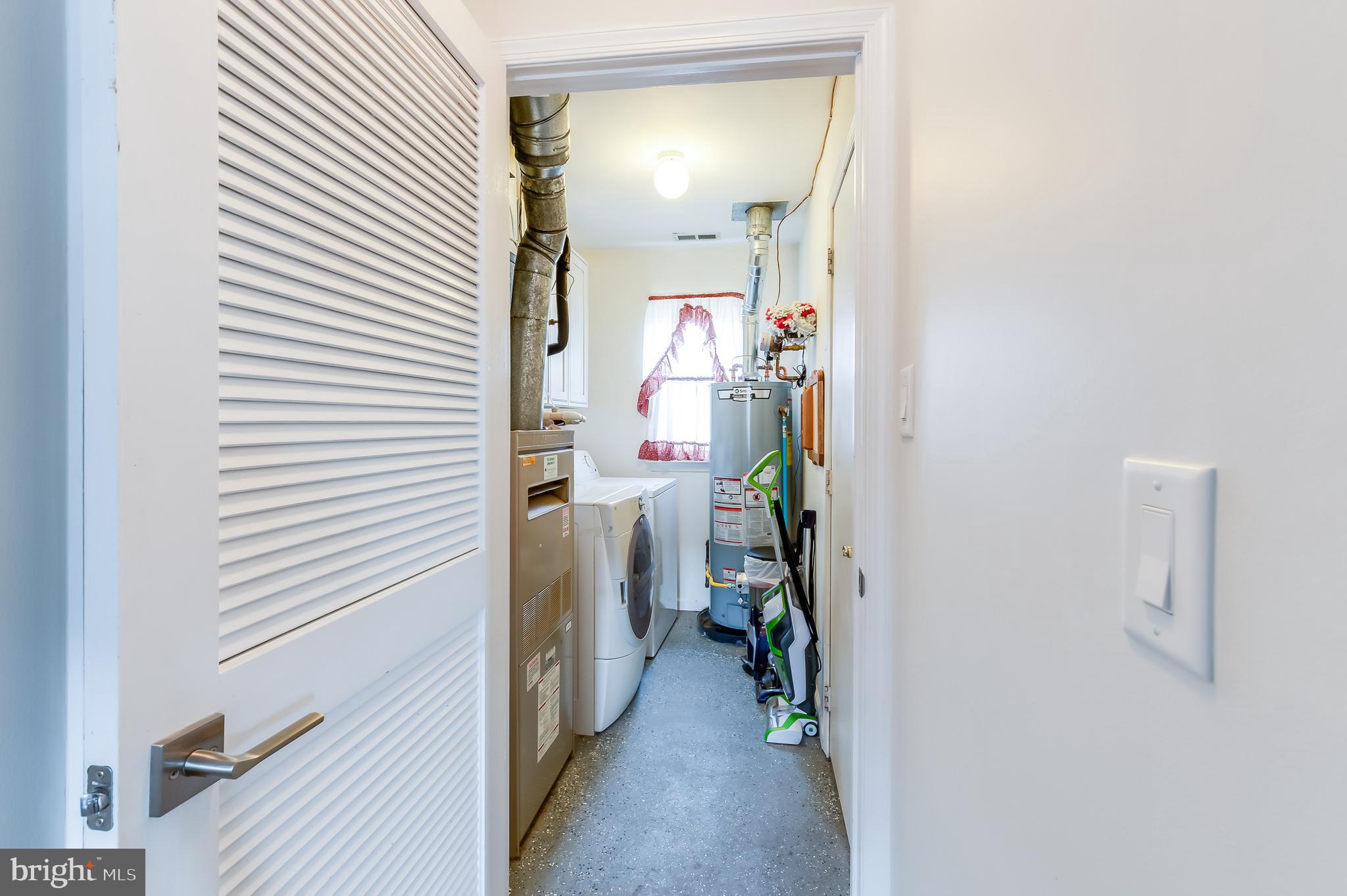 29 Stratford Road Southampton, NJ 08088 - Photo 21 of 35 Looking into Laundry Room from Hall