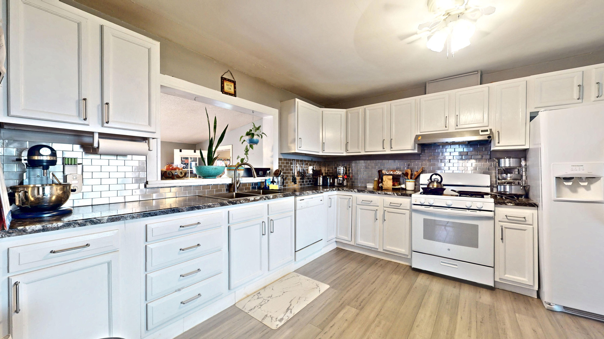 829 East Old Rte 47 Monticello, IL 61856 - Photo 4 of 14