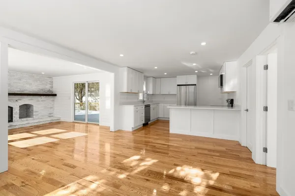 $840,000 | 925 Washington Street, Franklin, MA 02038