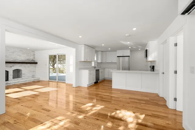 $889,000 | 925 Washington Street, Franklin, MA 02038