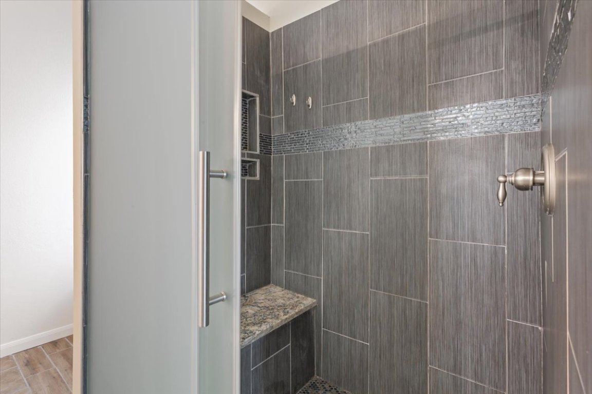 102 Country View Way Cedar Park, TX 78613 - Photo 20 of 38 Bathroom featuring tiled shower