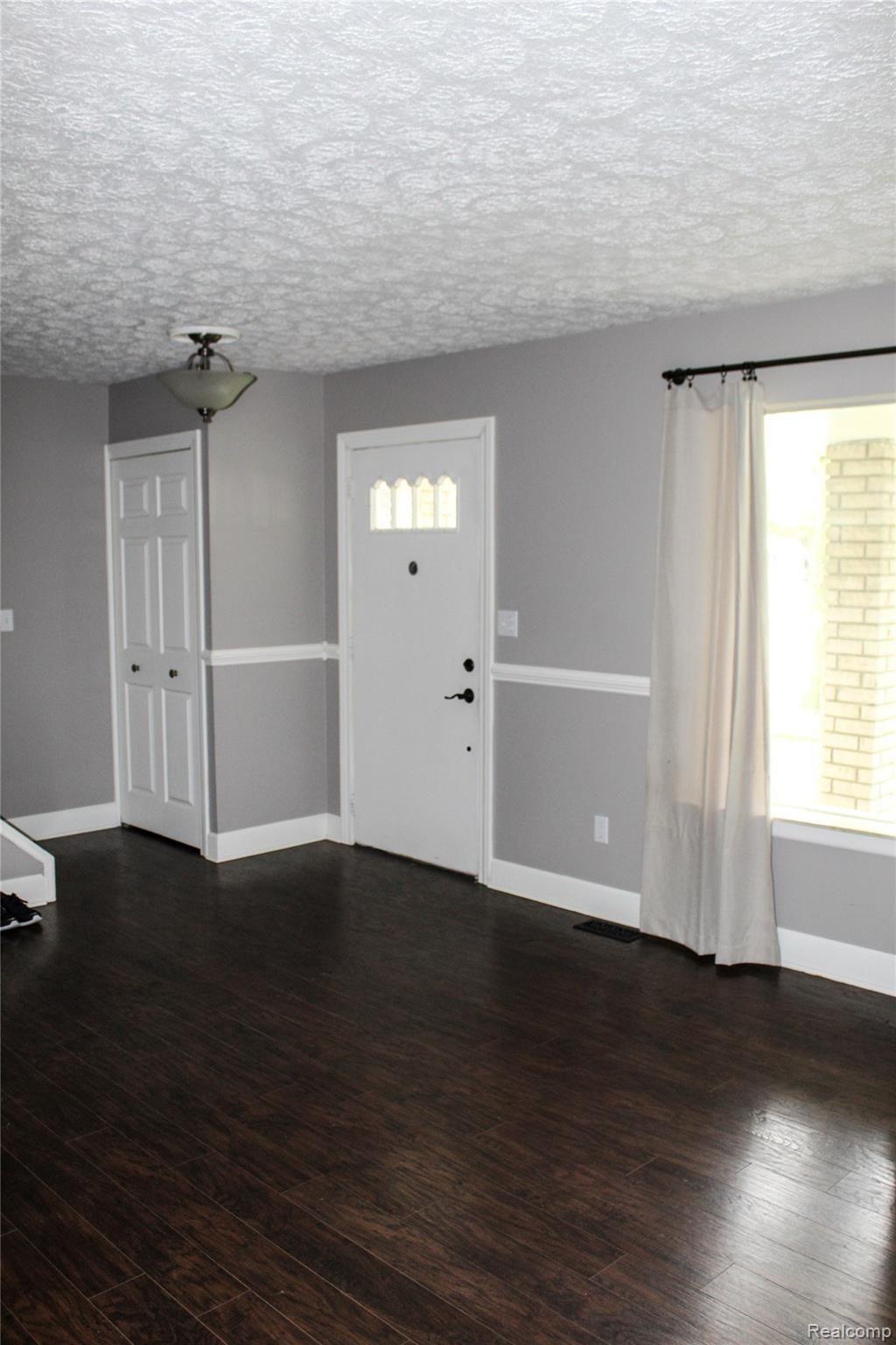 739 Meadowlake Road Canton, MI 48188 - Photo 6 of 44 Living Room 4.jpg