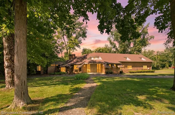 $1,150,000 | 25310 Canterbury Road, Franklin, MI 48025