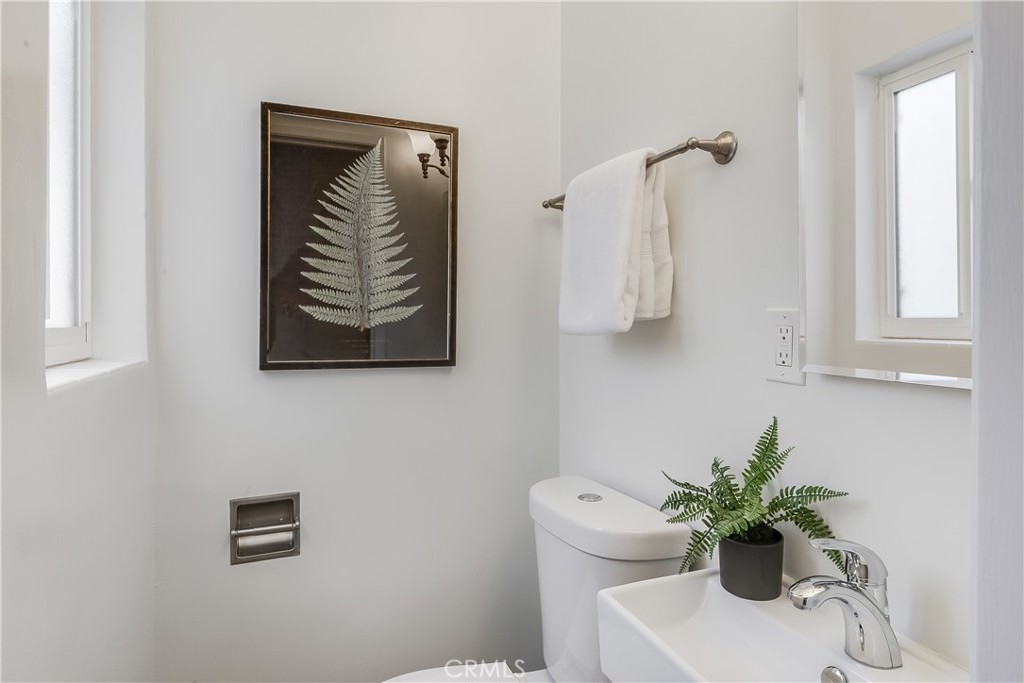 214 Angelo Walk Long Beach, CA 90803 - Photo 13 of 36 Downstairs powder room