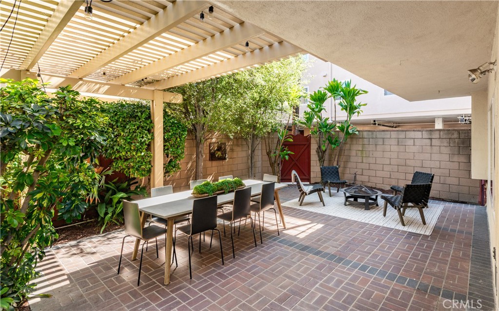 214 Angelo Walk Long Beach, CA 90803 - Photo 27 of 36 a outdoor space with furniture