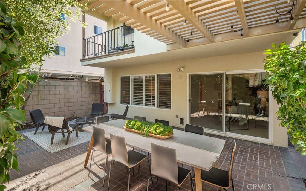 214 Angelo Walk Long Beach, CA 90803 - Photo 28 of 36 a view of a patio with table and chairs and potted plants