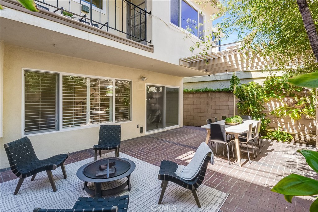 214 Angelo Walk Long Beach, CA 90803 - Photo 29 of 36 a view of a patio with couple of chairs
