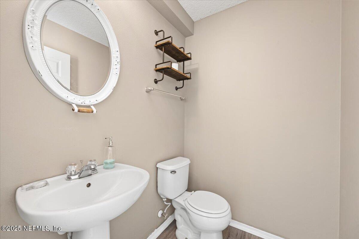 77347 Cobblestone Drive Yulee, FL 32097 - Photo 17 of 35 a bathroom with a sink and a mirror
