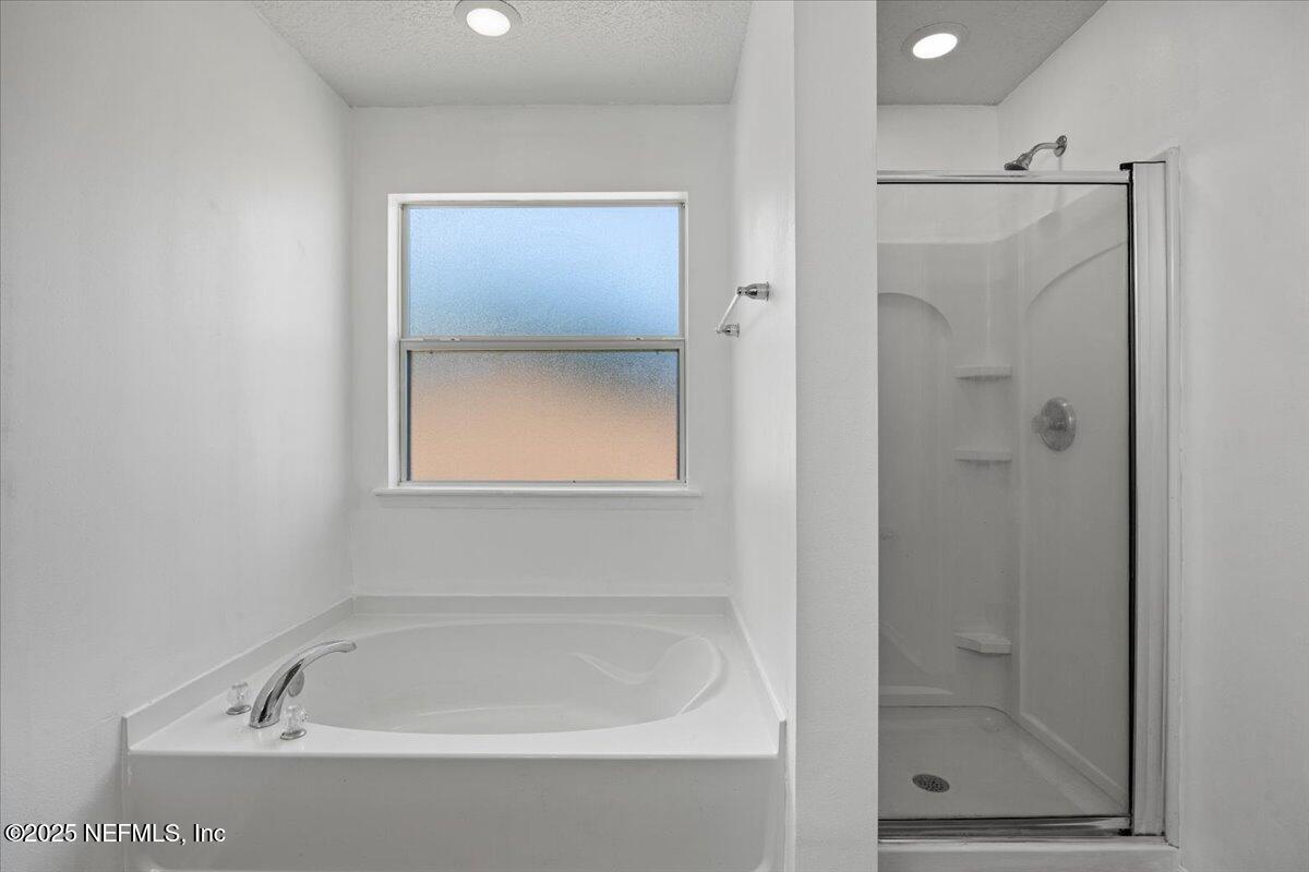 77347 Cobblestone Drive Yulee, FL 32097 - Photo 26 of 35 a bathroom with a bathtub