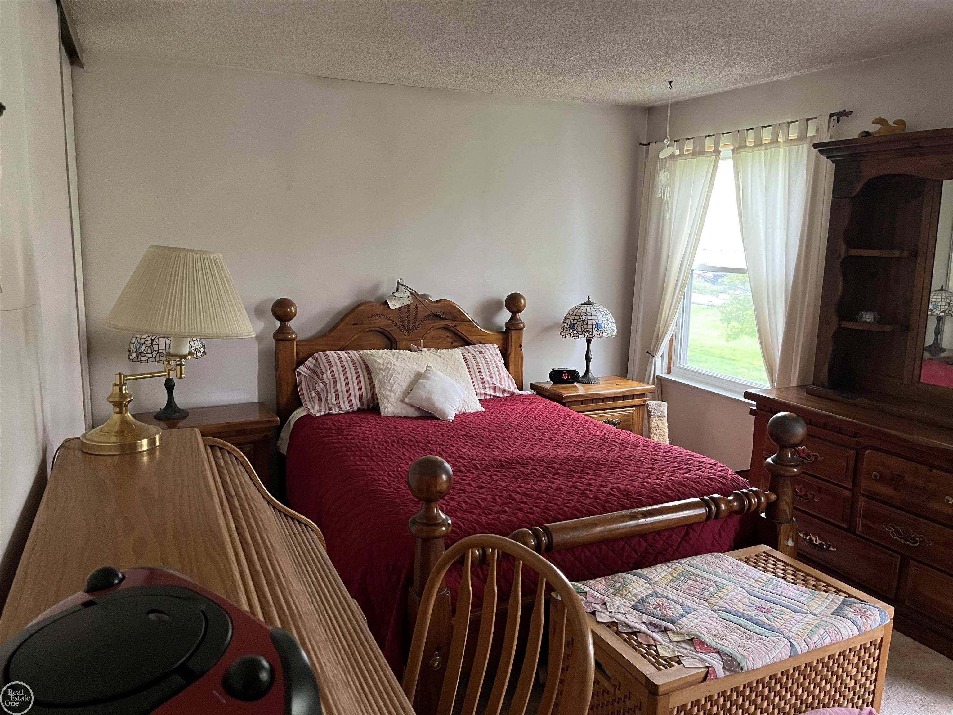 976 Hadley Road Rochester, MI 48307 - Photo 10 of 26 50107204-9.JPG