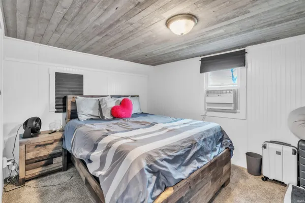 $189,900 | 131 Central Avenue, Rome City, IN 46784