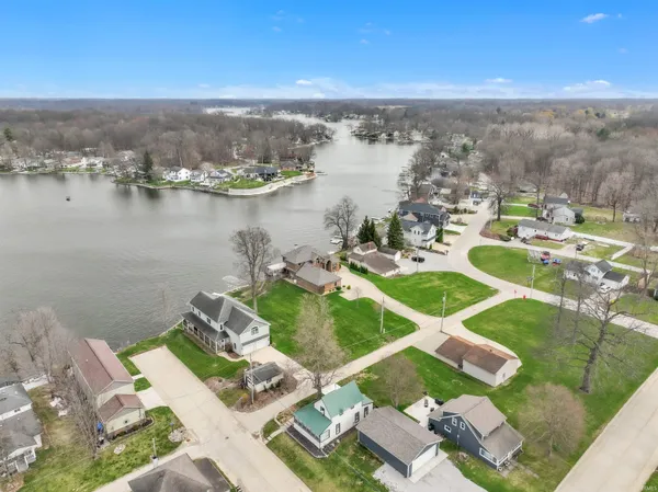 $189,900 | 131 Central Avenue, Rome City, IN 46784