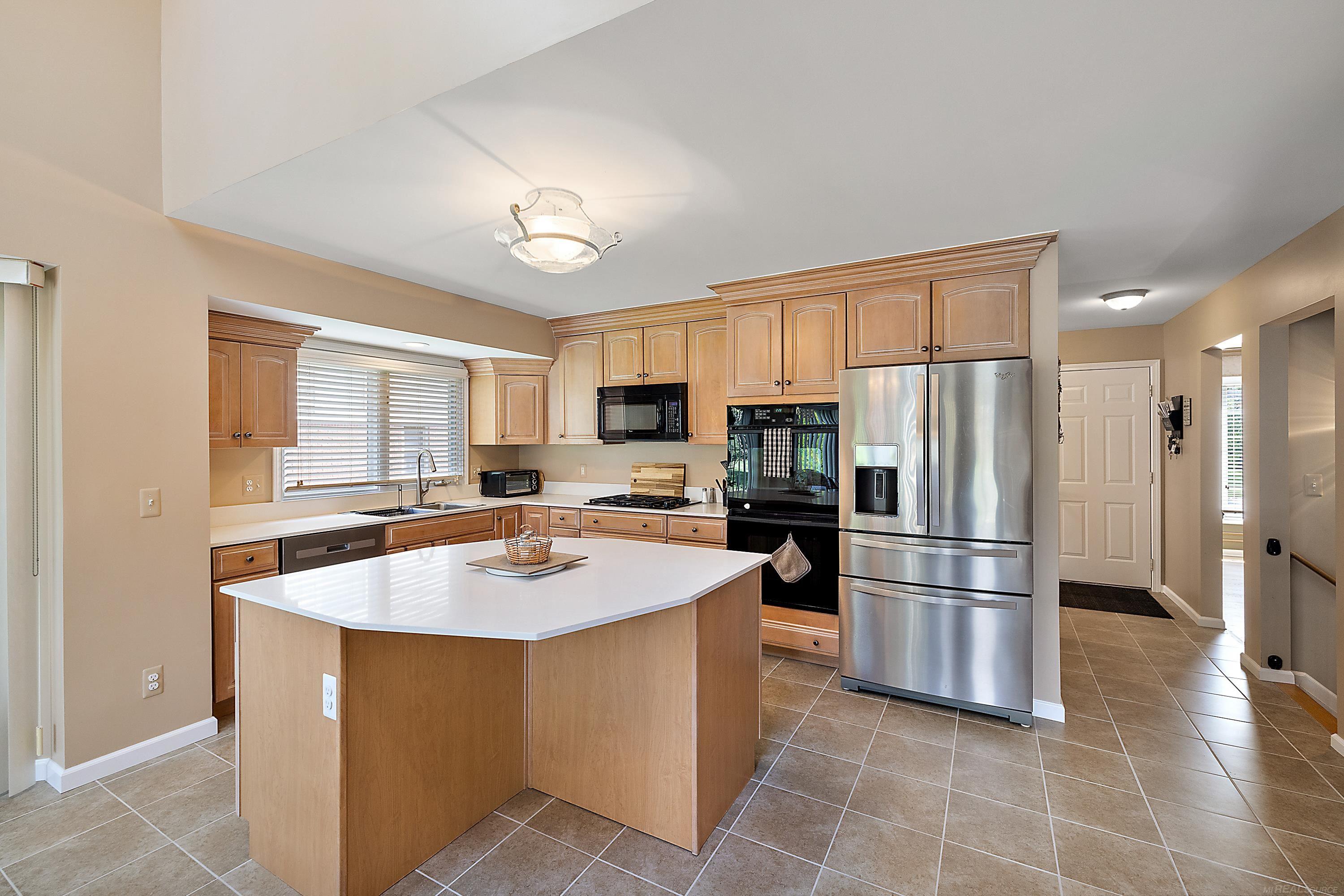 1039 Bloomview Circle Rochester, MI 48307 - Photo 35 of 80 50122641-34.JPG
