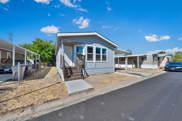 a view of a house with entertaining space