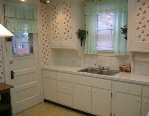 1257 Ingham Street Pittsburgh, PA 15212 - Photo 2 of 6 Kitchen.