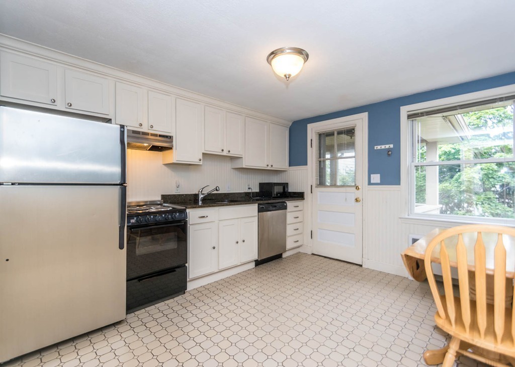 34 Gill Road, Unit 4 Waltham, MA 02453 - Photo 4 of 22