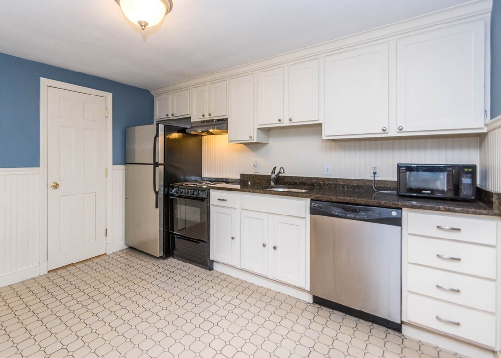 34 Gill Road, Unit 4 Waltham, MA 02453 - Photo 5 of 22