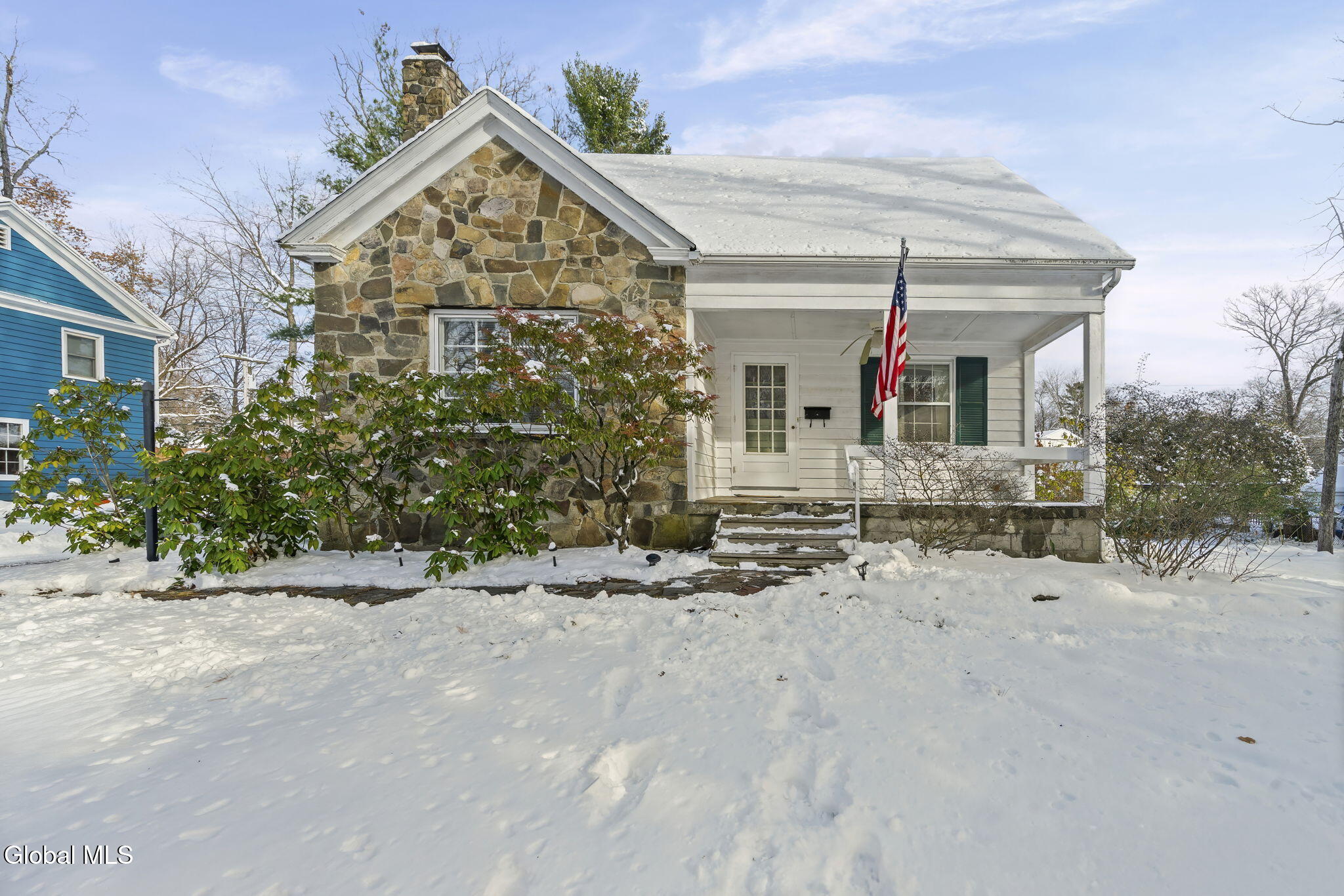 1-web-or-mls-4-woodridge-rd