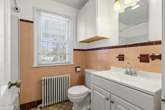 $359,900 | 4 Woodridge Road, Bethlehem, NY 12054