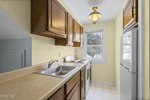 $359,900 | 4 Woodridge Road, Bethlehem, NY 12054