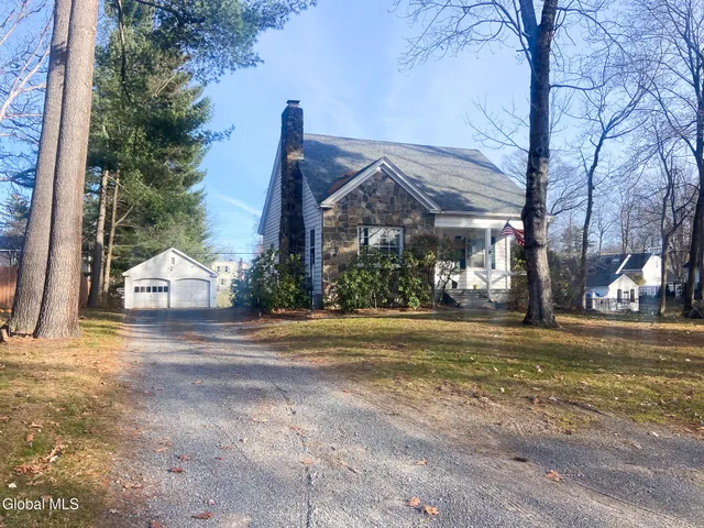 $359,900 | 4 Woodridge Road, Bethlehem, NY 12054