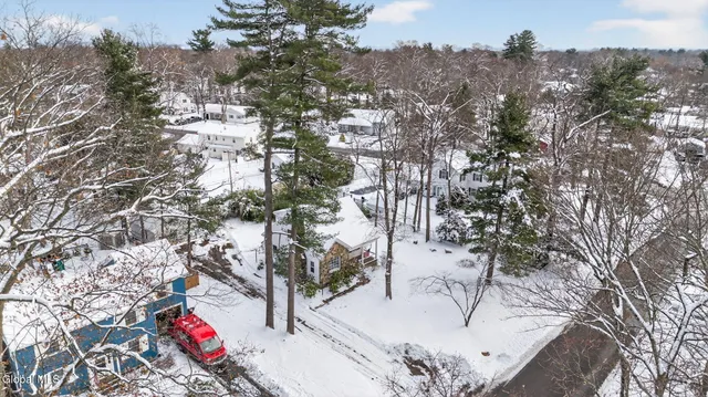 $359,900 | 4 Woodridge Road, Bethlehem, NY 12054