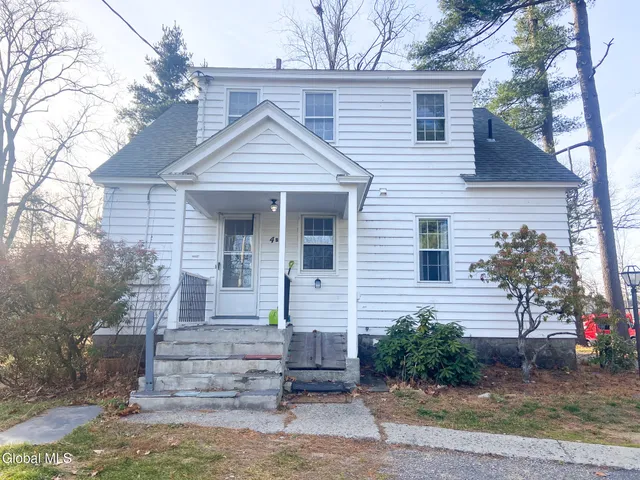 $359,900 | 4 Woodridge Road, Bethlehem, NY 12054