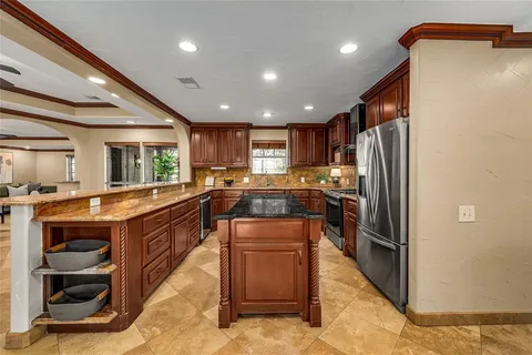 $459,000 | 330 North Brighton Avenue, Dallas, TX 75208