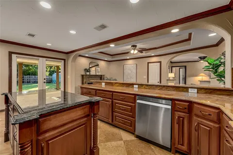 $459,000 | 330 North Brighton Avenue, Dallas, TX 75208