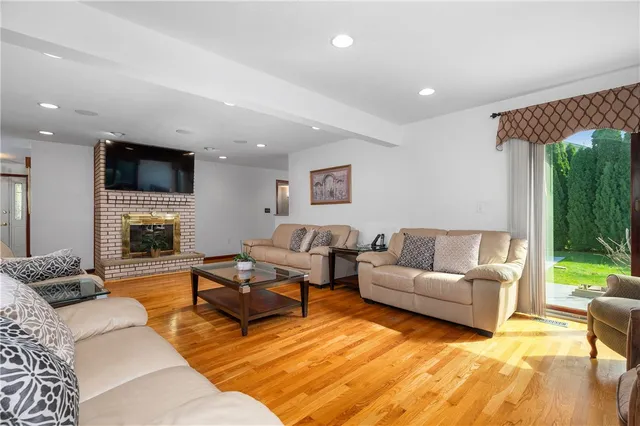 $699,900 | 1 Ashley Drive, Lincoln, RI 02865