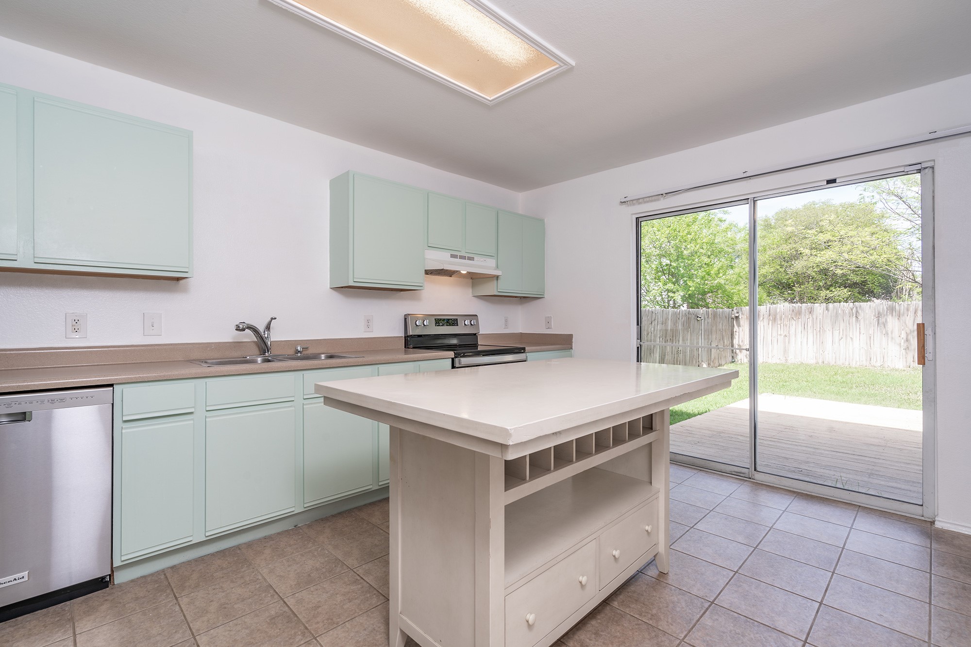 1305 Water Spaniel Way Round Rock, TX 78664 - Photo 11 of 27 a kitchen with a stove and a sink