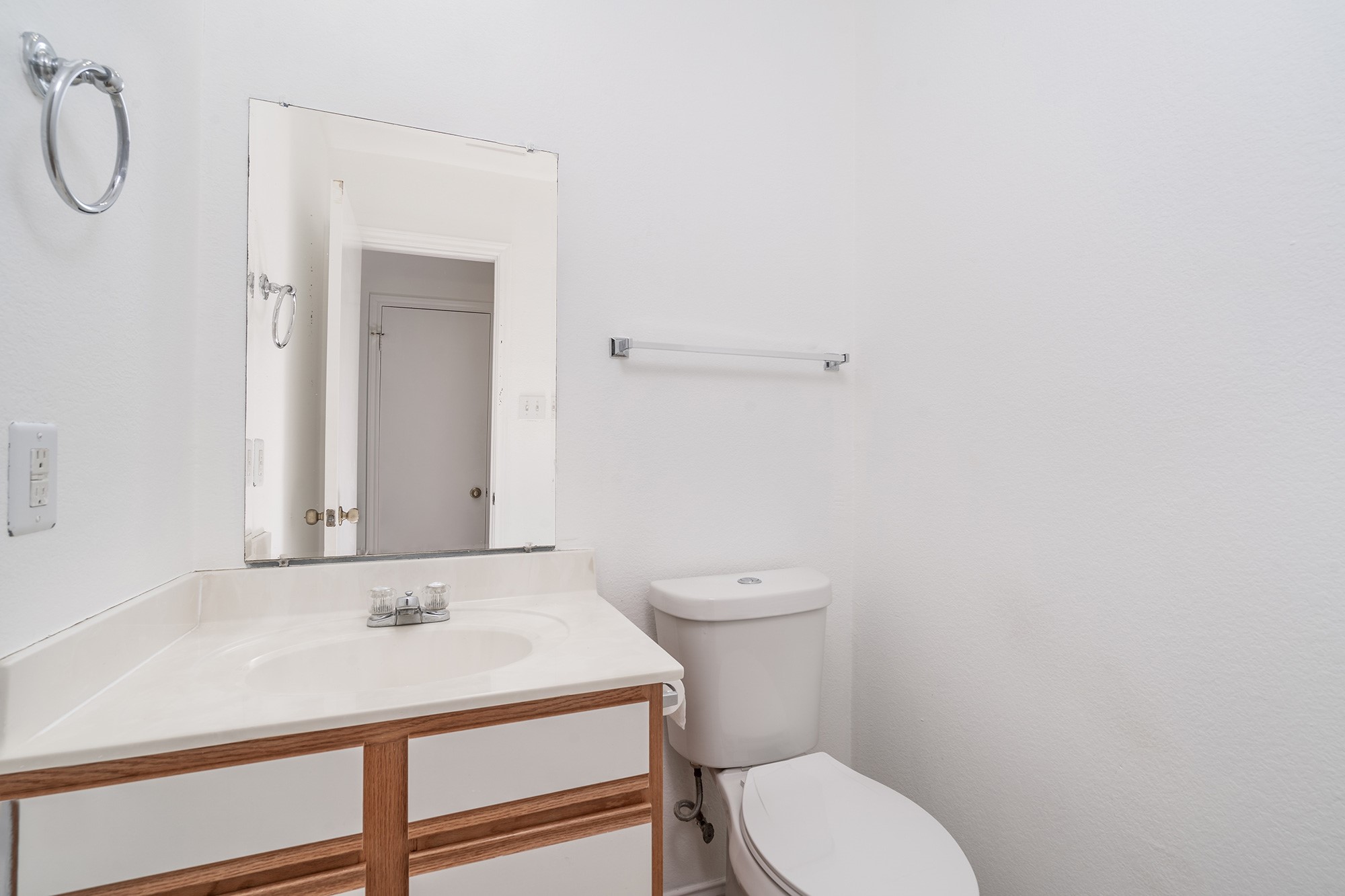 1305 Water Spaniel Way Round Rock, TX 78664 - Photo 14 of 27 a bathroom with a sink a toilet and a mirror