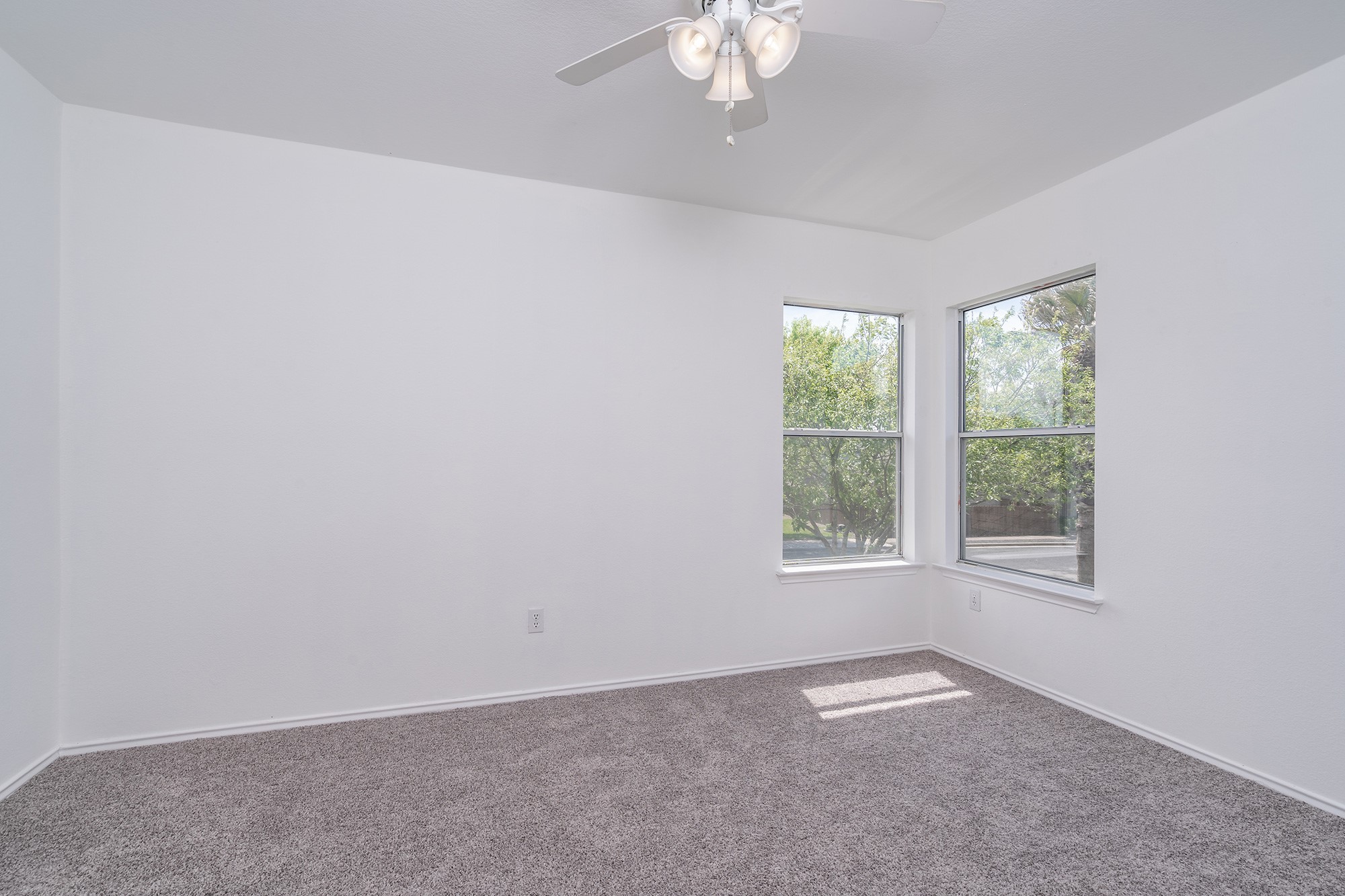 1305 Water Spaniel Way Round Rock, TX 78664 - Photo 22 of 27 an empty room with a window